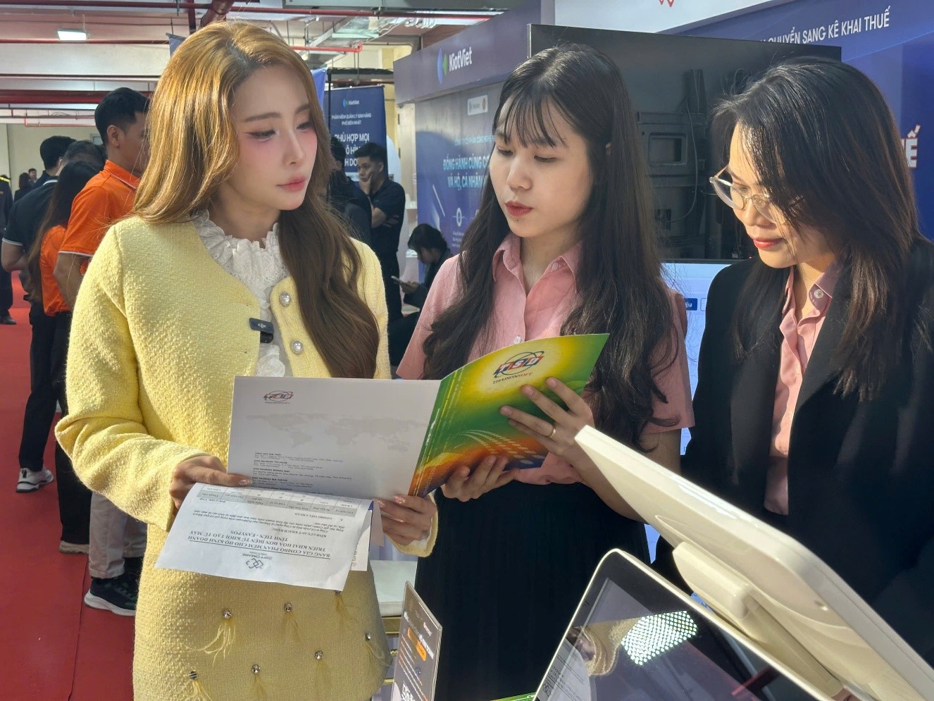 Đội ngũ chuyên viên của Thái Sơn hỗ trợ giải đáp thắc mắc