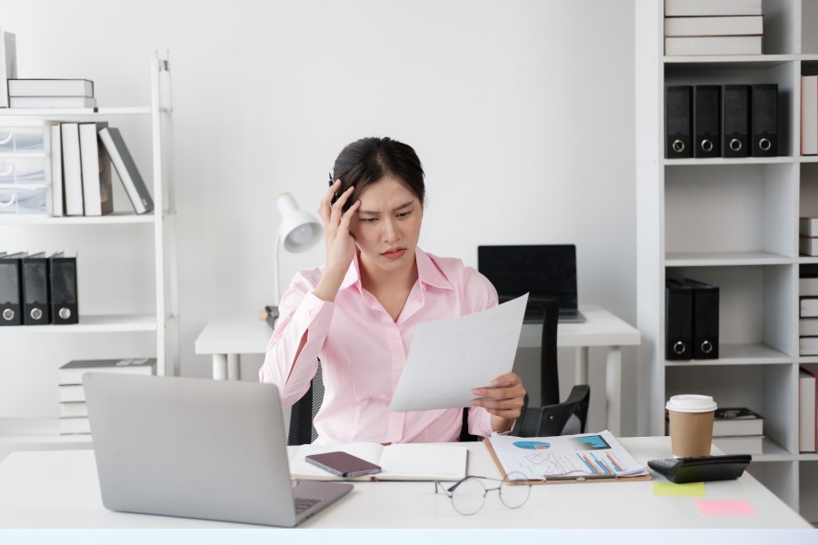 So sánh mức phạt chậm xuất hóa đơn giữa Nghị định 310/2025/NĐ-CP và Nghị định 125/2020/NĐ-CP